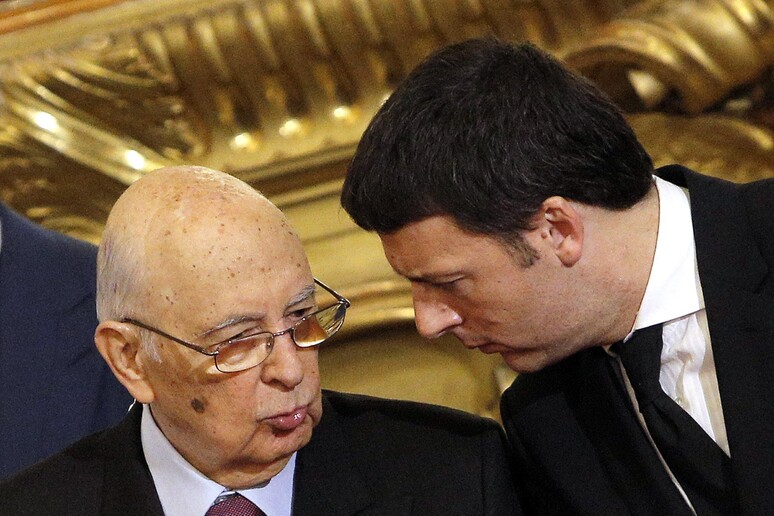 Giorgio Napolitano e Matteo Renzi in una foto d 'archivio - RIPRODUZIONE RISERVATA