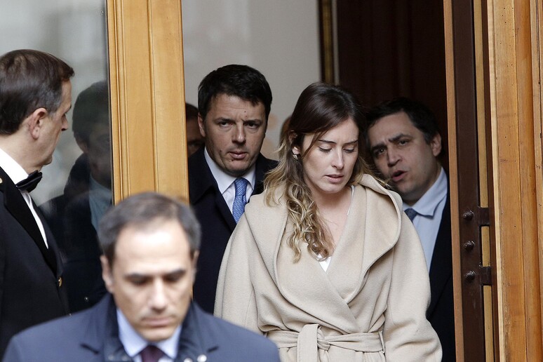 Matteo Renzi e Maria Elena Boschi al termine dell 'incontro con i senatori Pd - RIPRODUZIONE RISERVATA