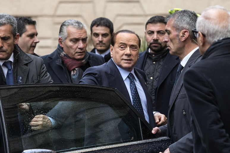 Silvio Berlusconi esce dalla sua blindata. Archivio - RIPRODUZIONE RISERVATA