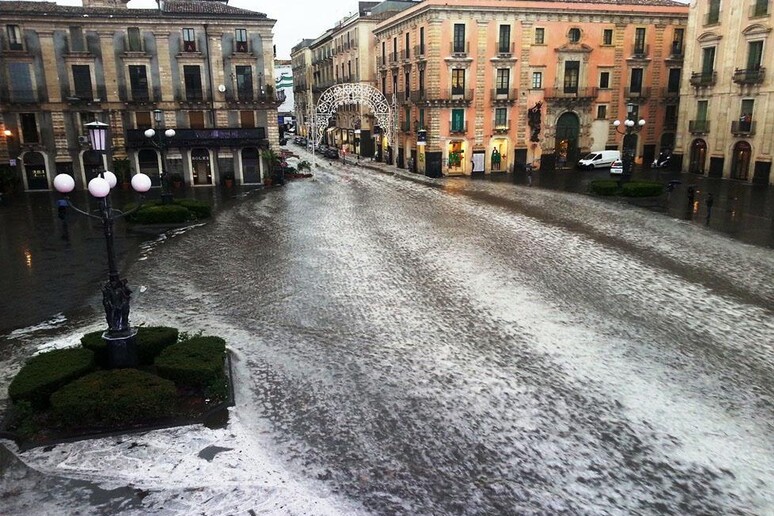 Meteo: l 'inverno si sveglia anche sull 'Italia - RIPRODUZIONE RISERVATA