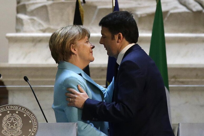 L 'incontro tra Renzi e la Merkel a Firenze (archivio) © ANSA/AP