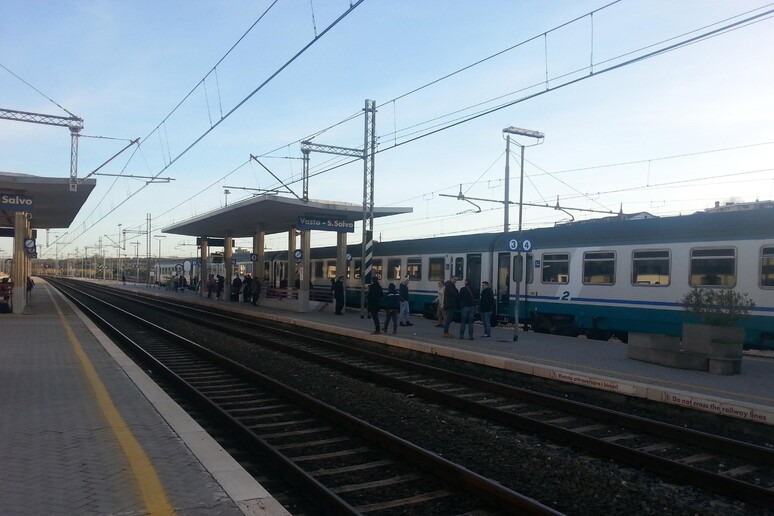 Allarme bomba in galleria lungo ferrovia Adriatica - RIPRODUZIONE RISERVATA