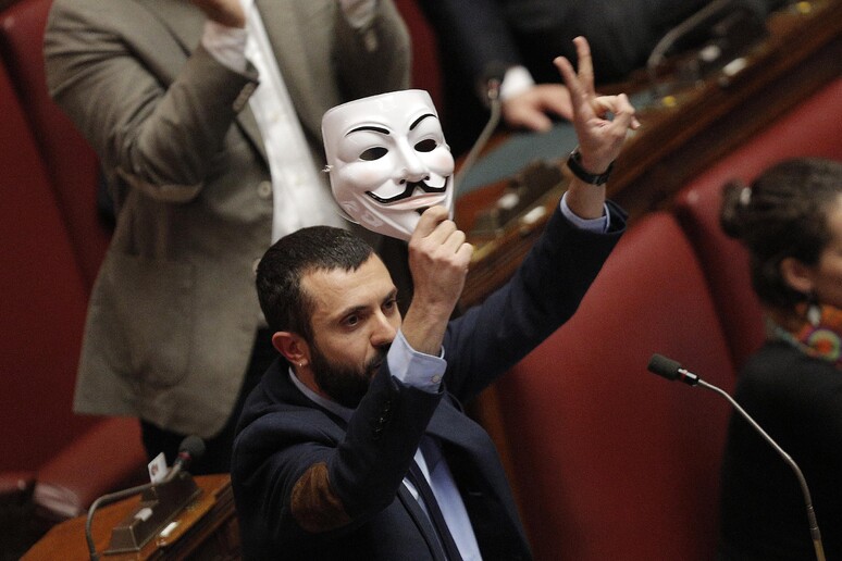 Foto d 'archivio di un deputato del M5s (Giuseppe D 'Ambrosio) durante la discussione in Aula del finanziamento dei partiti - RIPRODUZIONE RISERVATA