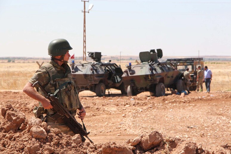 Soldati turchi vicino al confine turco-siriano lo scorso 25 giugno - RIPRODUZIONE RISERVATA