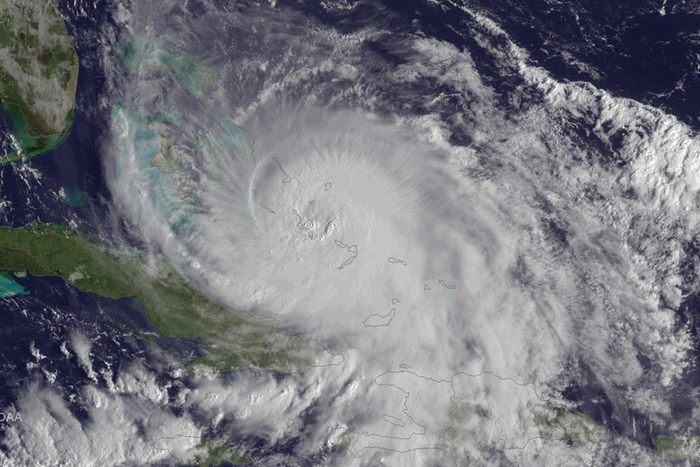 L 'uragano Joaquin visto dal satellite © ANSA/EPA