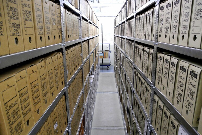 Germania: mezzo miliardo documenti Stasi ancora da decifrare - RIPRODUZIONE RISERVATA