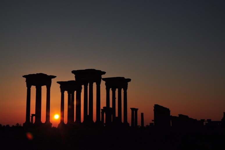 Isis: distrutto arco di trionfo a Palmira © ANSA/AP