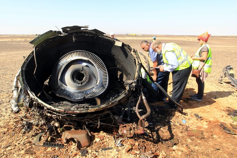 ++ Aereo Sinai: usato esplosivo di tipo militare C4 ++ © ANSA/EPA
