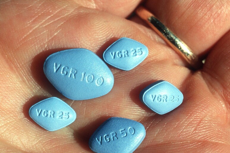 Un 'immagine di archivio del 22 maggio 1998 mostra alcune pillole di Viagra della casa farmaceutica Pfizer - RIPRODUZIONE RISERVATA