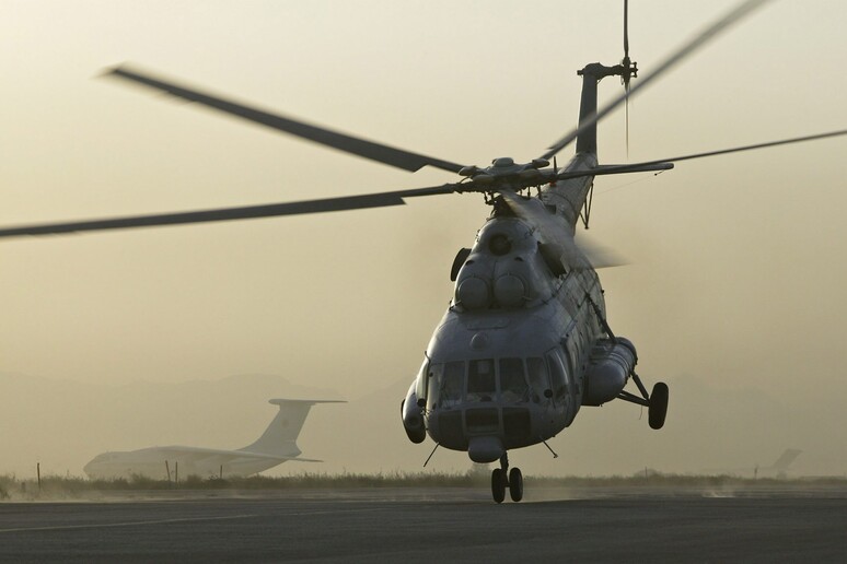 Un elicottero Mi-8 - RIPRODUZIONE RISERVATA