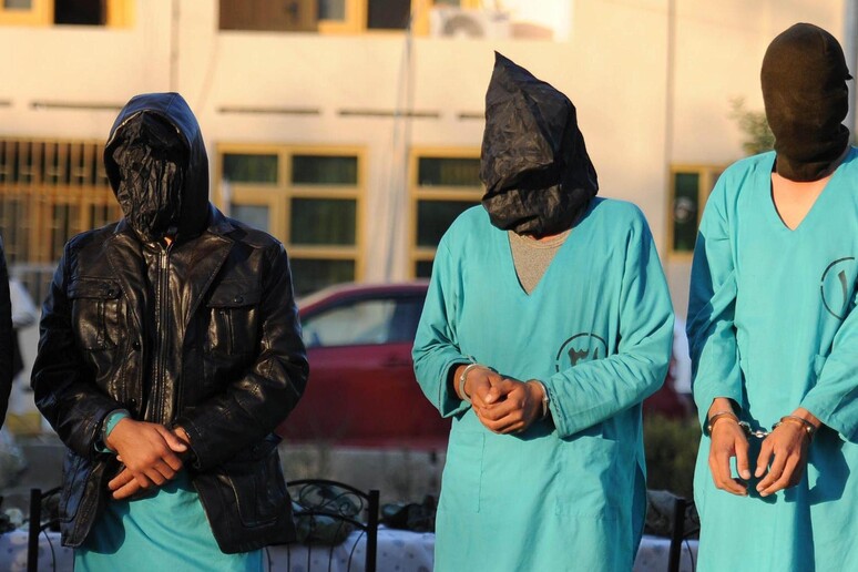 Sospetti talebani arrestati a Jalalabad, Afghanistan © ANSA/EPA