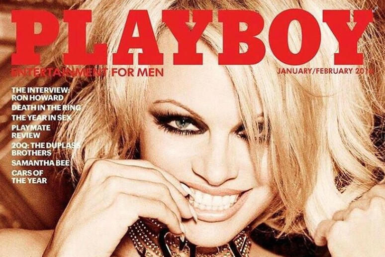 La copertina di Playboy con Pamela Anderson per l 'ultimo storico numero con foto di nudi integrali - RIPRODUZIONE RISERVATA