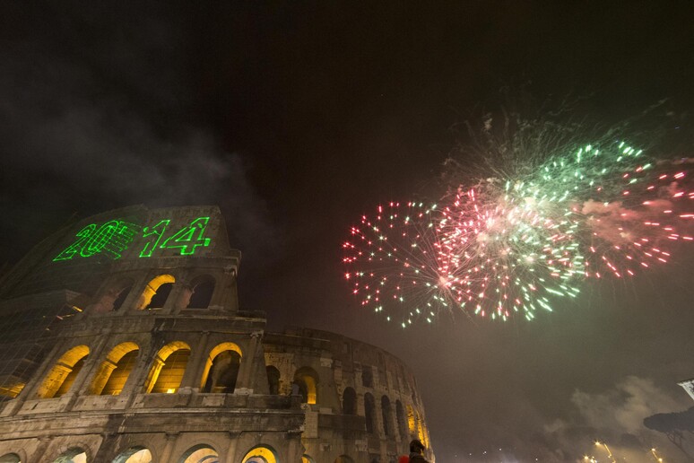 I festeggiamenti per il Capodanno 2014 al Colosseo - RIPRODUZIONE RISERVATA