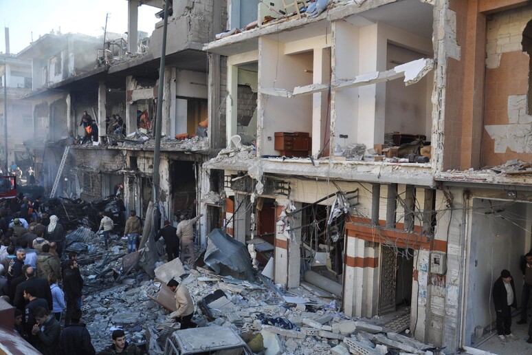 Turchia bombarda Isis in Siria e Iraq, 200 morti © ANSA/AP