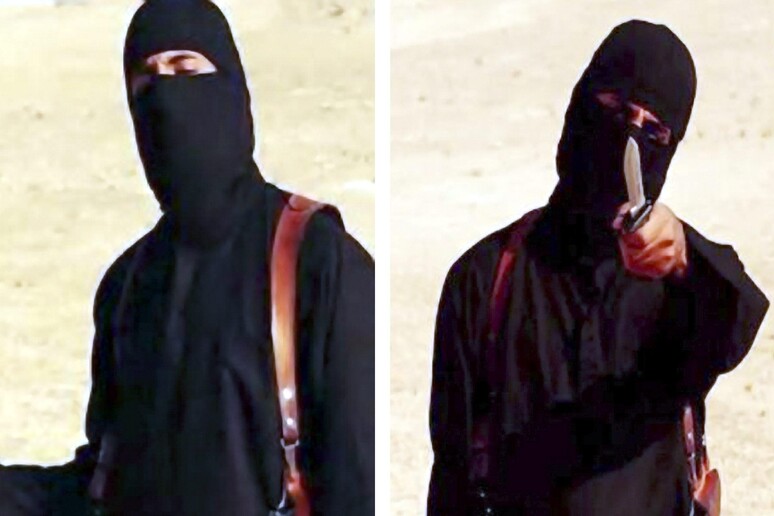'Jihadi John ' minaccia i giornalisti Steven Sotloff e David Cawthorne Haines in due video diffusi dall 'Isis prima della loro esecuzione nell 'agosto 2014 -     RIPRODUZIONE RISERVATA