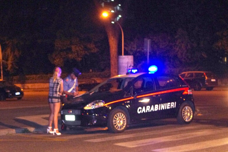 Carabinieri all 'Eur in controlli antiprostituzione - RIPRODUZIONE RISERVATA