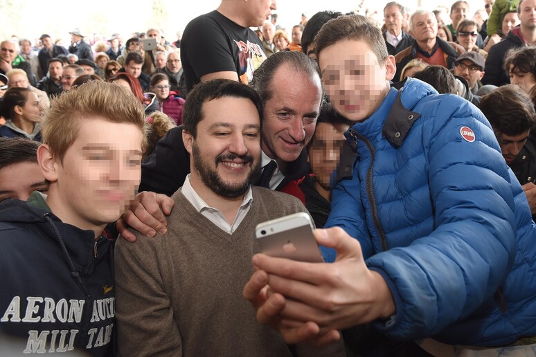 Nozze Gay: Salvini, adozioni? Bimbi crescono con handicap - RIPRODUZIONE RISERVATA
