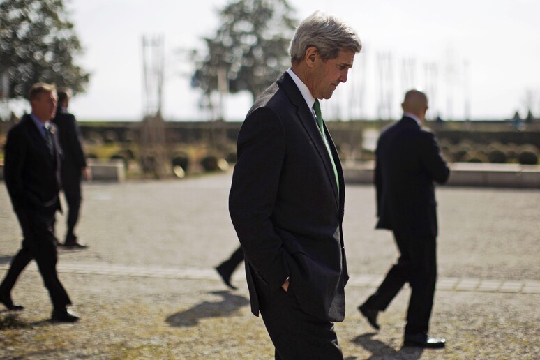 Kerry durante una pausa dei negoziati a Losanna © ANSA/AP