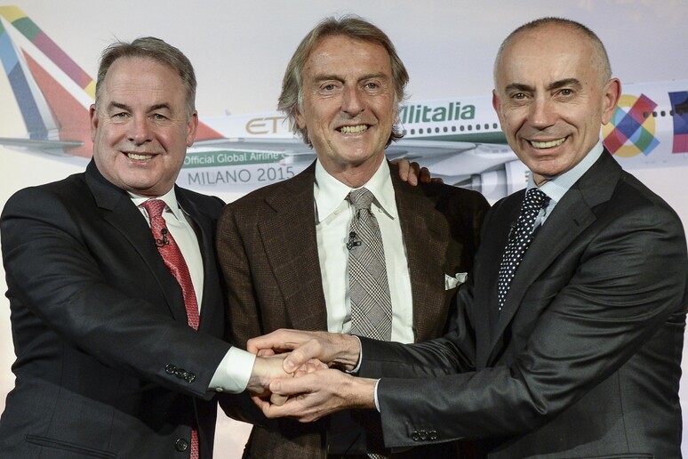 James Hogan (s), Luca Cordero di Montezemolo (c) e l 'amministratore delegato della Nuova Alitalia Silvano Cassano - RIPRODUZIONE RISERVATA