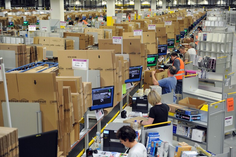 Amazon vuole acquisire Net-a-Porter - RIPRODUZIONE RISERVATA