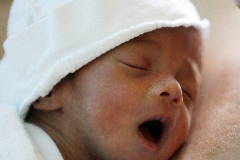 La foto d 'archivio di un neonato - RIPRODUZIONE RISERVATA