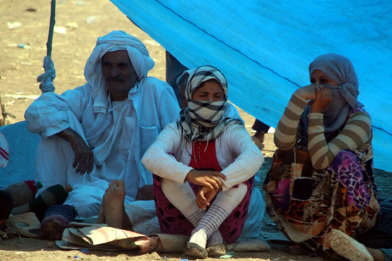 Un gruppo di yazidi in Iraq © ANSA/EPA