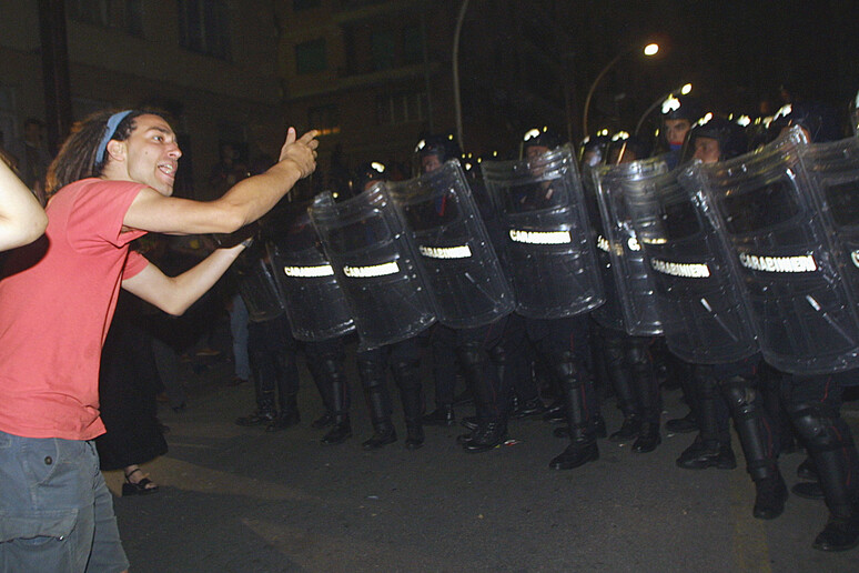 Foto d 'archivio del Genova social forum del 2001 - RIPRODUZIONE RISERVATA