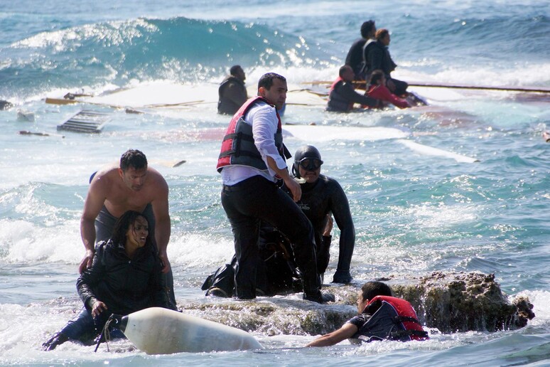Migrant shipwreck in the Mediterranean © ANSA/AP