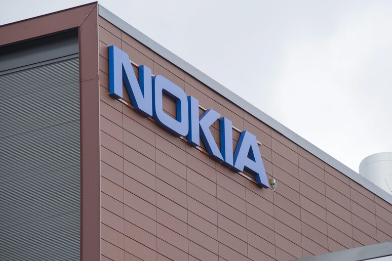 Nokia tornerà a produrre smartphone, piano per il 2016 © ANSA/EPA