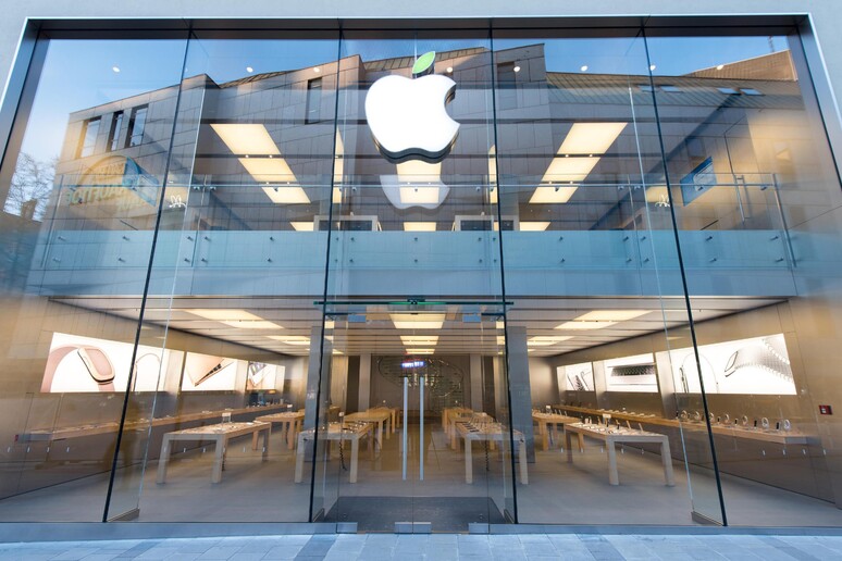 Apple svelerà i nuovi iPhone il 9 settembre - RIPRODUZIONE RISERVATA