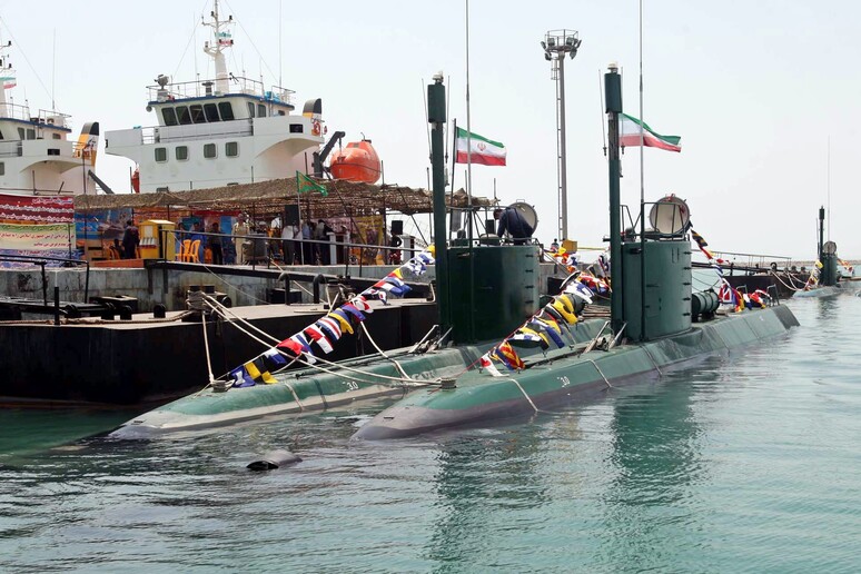 I nuovi sottomarini iraniani della classe Ghadir nel porto di Bandar Abbas in una foto d 'archivio - RIPRODUZIONE RISERVATA
