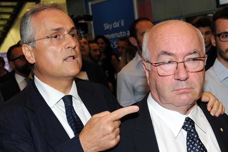 Il presidente della Lazio, Claudio Lotito (S), con Carlo Tavecchio - RIPRODUZIONE RISERVATA