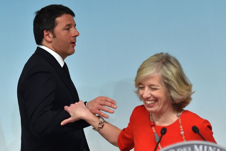 Il presidente del Consiglio Matteo Renzi e il ministro dell 'Istruzione, Stefania Giannini - RIPRODUZIONE RISERVATA