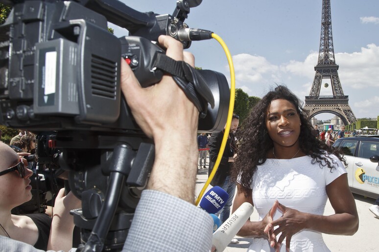 Serena Williams a Parigi, photo call per il film Pixels © ANSA/AP