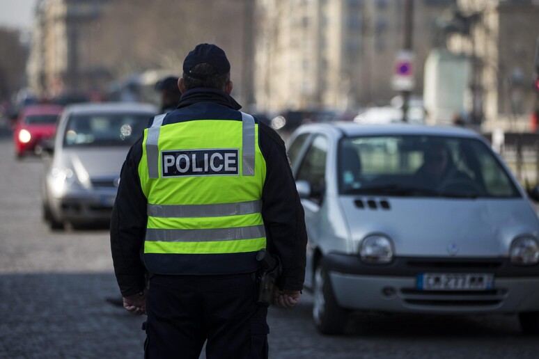 Francia: auricolare al volante e in moto vietati da 1 luglio - RIPRODUZIONE RISERVATA