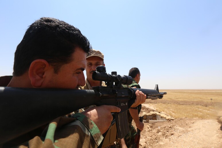 In trincea con i Peshmerga, difendiamo il mondo - RIPRODUZIONE RISERVATA