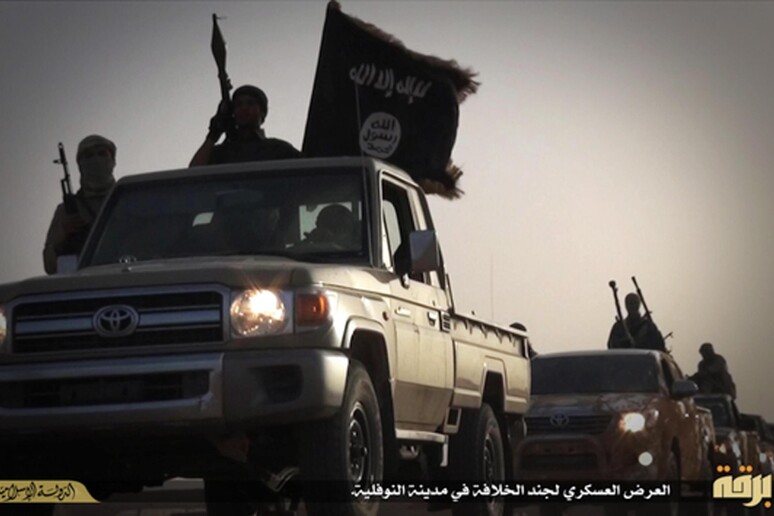 Pick up dell 'Isis in Libia in una foto d 'archivio - RIPRODUZIONE RISERVATA