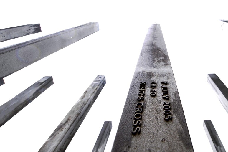 Monumento per le vittime degli attentati di Londra © ANSA/EPA