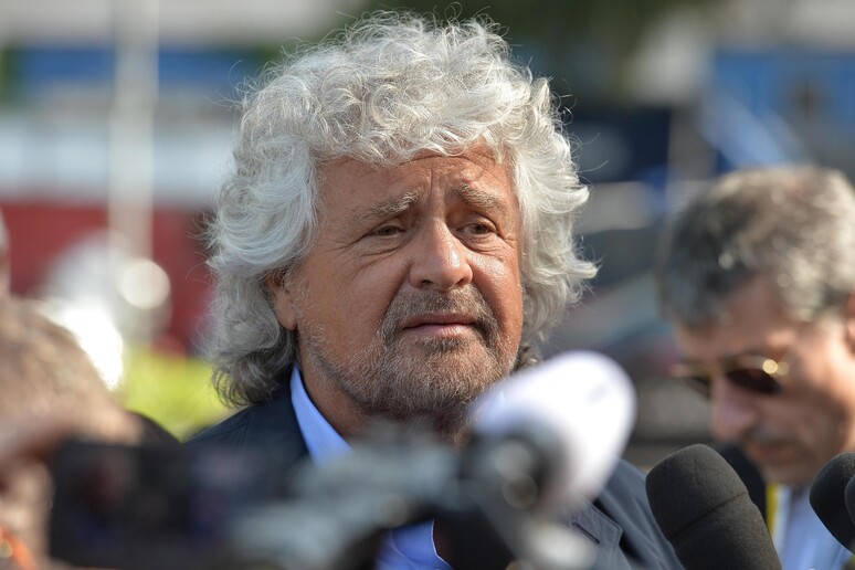 Beppe Grillo in una foto d 'archivio - RIPRODUZIONE RISERVATA