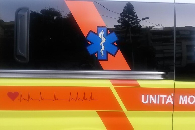 Ambulanza Unità mobile - RIPRODUZIONE RISERVATA