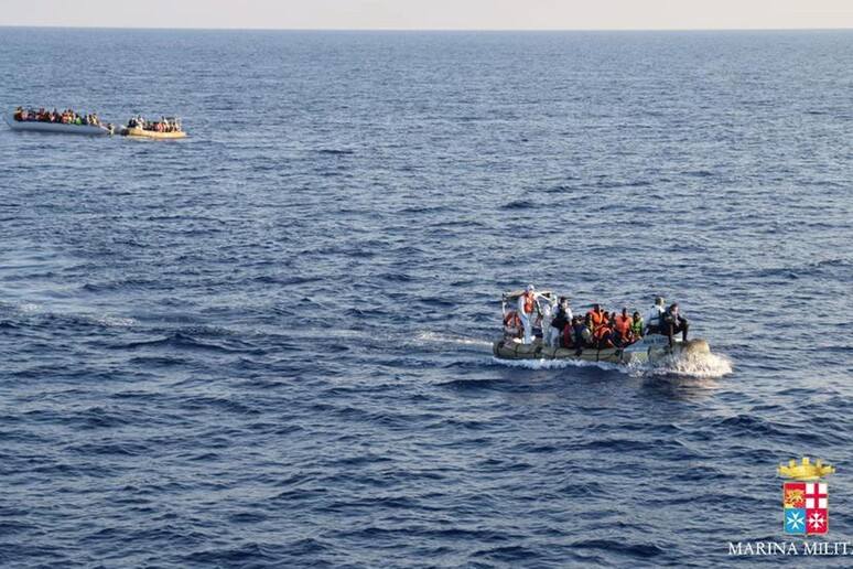 Operazione soccorso Marina, recuperati 112 migranti © ANSA/EPA