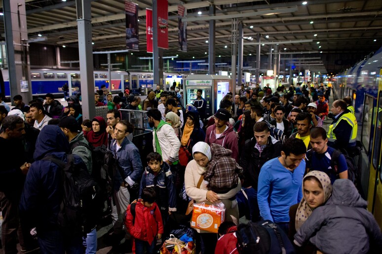 Migranti, 12 mila arrivi in un giorno a Monaco © ANSA/EPA