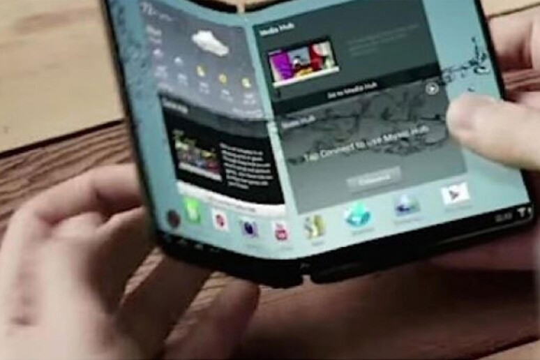 Samsung starebbe preparando smartphone a libro (CREDIT: DAL SITO SAMMOBILE) - RIPRODUZIONE RISERVATA