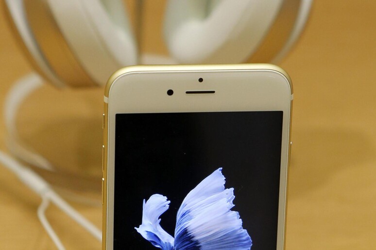 Apple: l 'iPhone day, arriva in 12 paesi © ANSA/AP