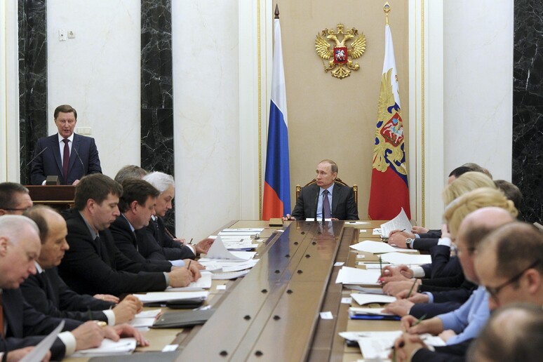 Vladimir Putin al comitato anticorruzione © ANSA/AP