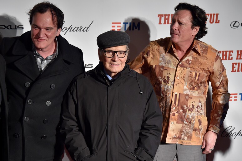 Tarantino con Morricone e un attore del cast alla presentazione italiana - RIPRODUZIONE RISERVATA