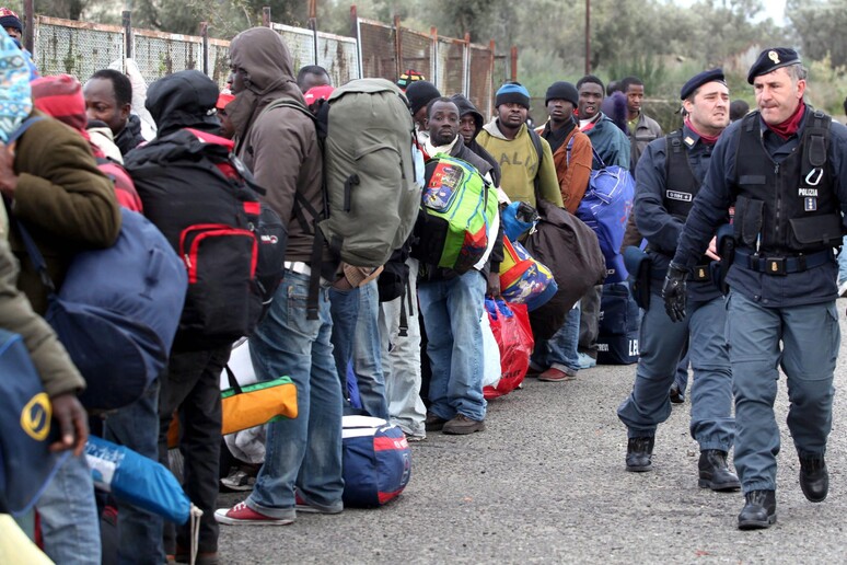 Emergenza migranti © ANSA/EPA