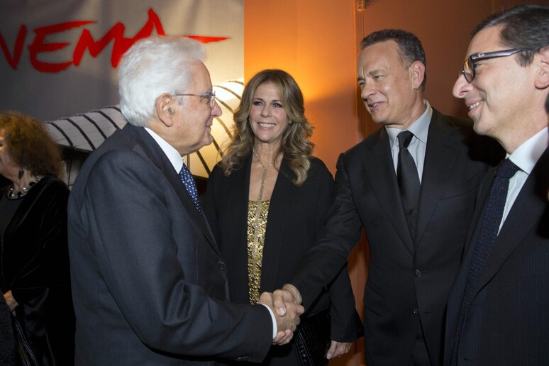 Il presidente della Repubblica Sergio Mattarella e Tom Hanks alla Festa del cinema di Roma/foto u.s. Quirinale - RIPRODUZIONE RISERVATA