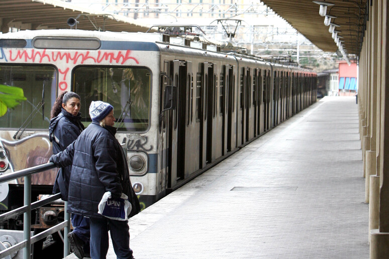 Metro Roma: guasto su linea B, paura tra passeggeri evacuati - RIPRODUZIONE RISERVATA