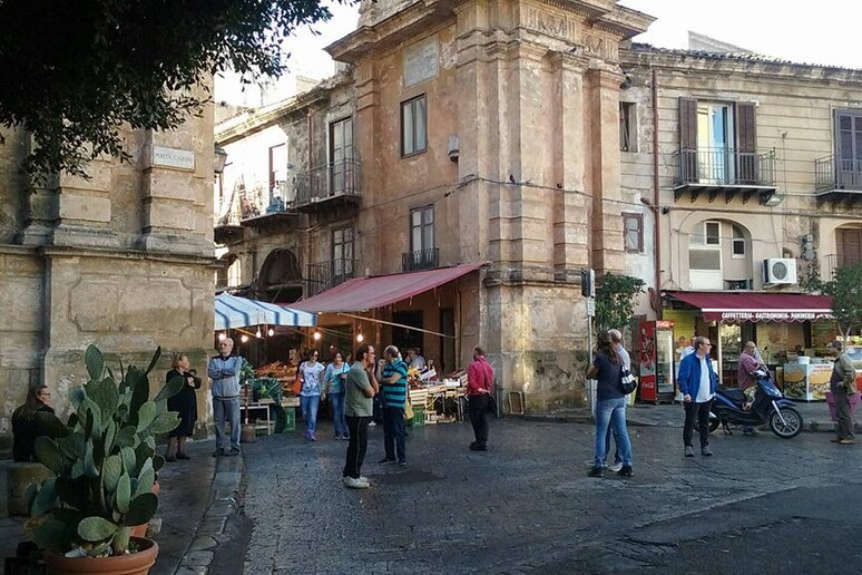 Il percato del Capo a Palermo ripulito per l 'arrivo del premier Renzi - RIPRODUZIONE RISERVATA